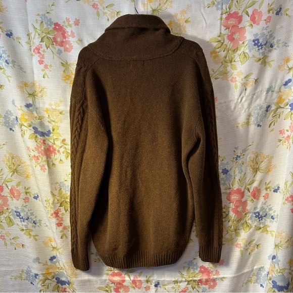 Gionfridda Shawl Collar Cable Knit Sweater. - Picture 5 of 6